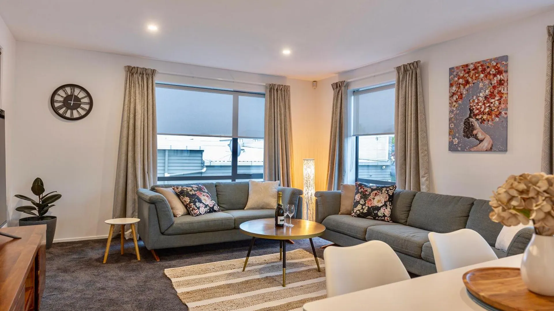 Stylish City Apartment On Bealey Christchurch New Zealand